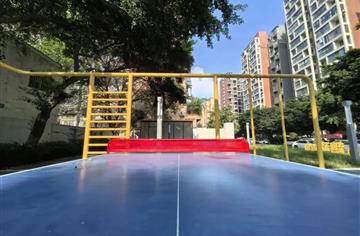 家门口的运动场丨欢乐就在街角！“绿墙”背后藏着全龄趣动空间